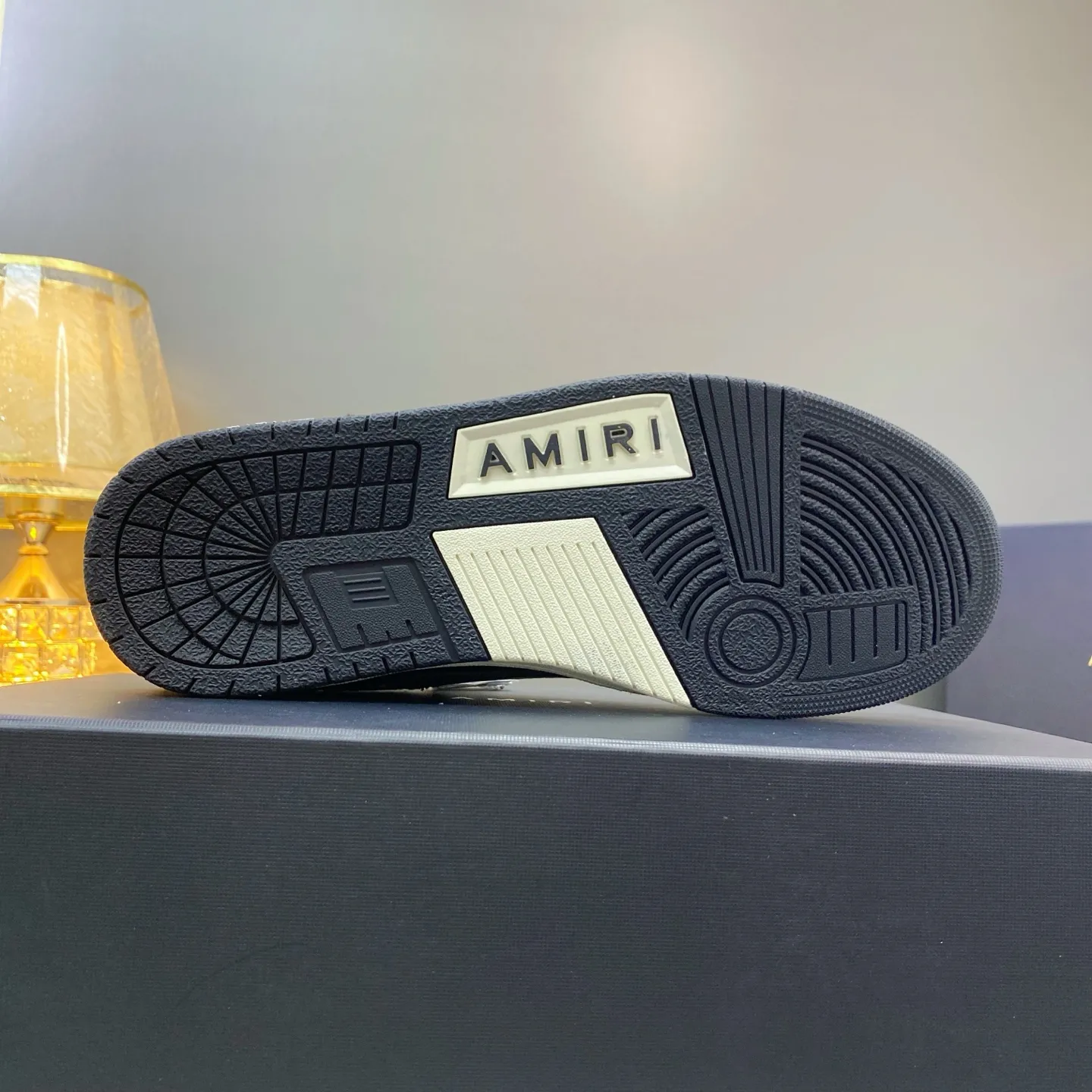 p580🐮🐮AMIRI Couple Style👑 The latest The Pacific Series Couple Style💀🦴Bone Stars Casual Sports Shoes Skateboard Shoes✔️ AMIRI's Pacific shoes are a sneaker that combines luxury and street style. Many celebrities and Internet celebrities have the same style. Its design and workmanship are very exquisite. Made of high-grade cow leather, soft to the touch and highly durable. 💎Fabrics: Original custom imported first-layer cowhide 💎Inner lining: Original customized breathable mesh 💎Foot: Original injection molded one-piece, comfortable, wear-resistant and not tiring for feet 💎Outsole: Original 1:1 molded three-color sole Original outsole 💎Sole thickness: 3CM 💎Size: Female 35-40 Male 39-46 💎Price; Top version 👑Special remarks Remark: (Female size 34 40 . Men's sizes 38 45 46 are customized and cannot be returned or exchanged. Please note when ordering! Thank you🤝🤝